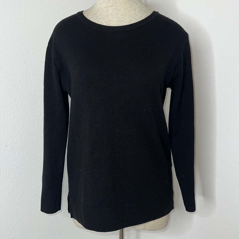 🔹 Montagut Wool Blend Crewneck Sweater